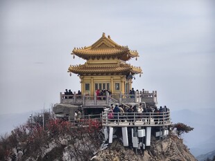 山顶金殿古建筑景观