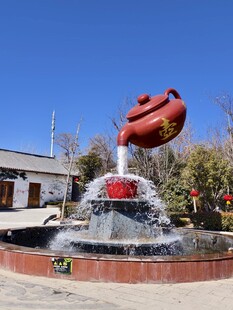 红色雕塑喷泉景观