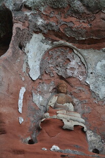 古老岩壁上的神秘雕刻