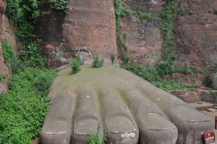 巨大石手指遗迹景观