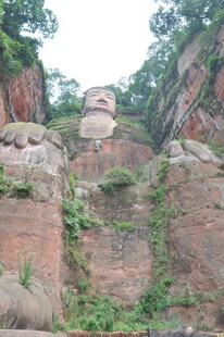 山崖上的佛像景观