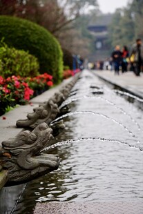 园林水景中的石砌水道景观