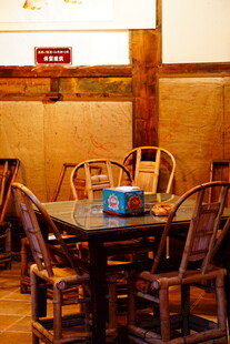 中式餐厅古朴桌椅场景