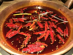 麻辣鲜香的红汤火锅底料