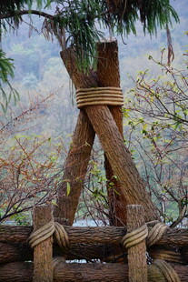 户外木制三角架景观