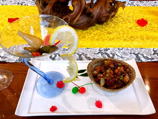 精致摆盘的特色美食组合