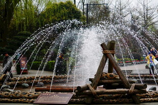 公园中的精美喷泉景观