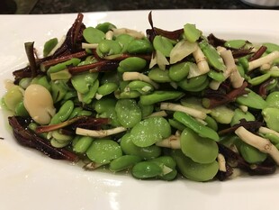 凉拌蚕豆配紫甘蓝