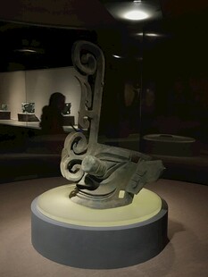 古代青铜机械构件展示