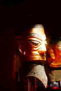 神秘古铜面具特写