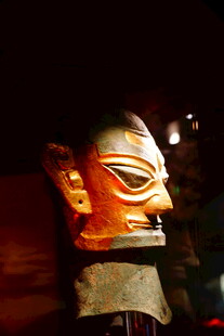 神秘古老的传统木雕面具