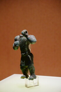 古代青铜武士雕像