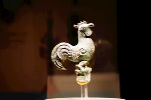 青铜雄鸡文物展示
