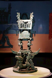 青铜神兽方座建筑构件