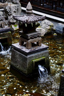 日式石灯笼 潺潺流水景致