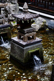 日式庭院石灯笼水景