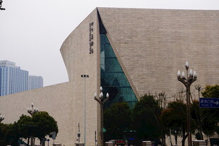 现代风格的独特建筑外观