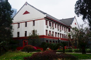 中式风格建筑与周边绿植