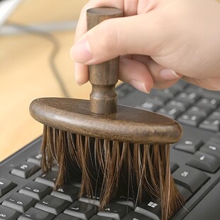 刷子清洁键盘