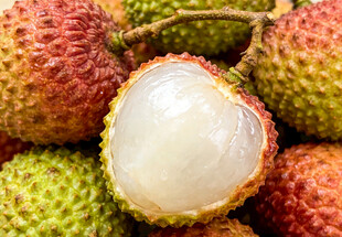 剥开的妃子笑荔枝