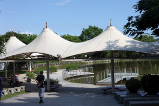 户外白色张拉膜景观设施