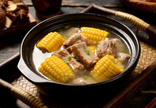 玉米炖排骨