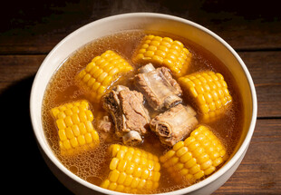 玉米炖排骨