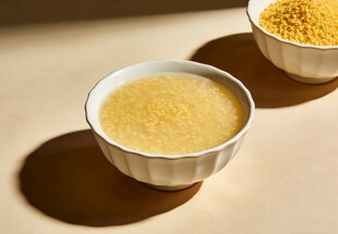 一碗金黄小米粥