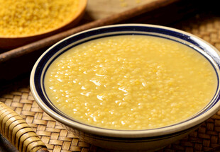 一碗香浓小米粥