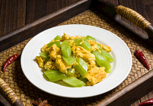 莴笋炒鸡蛋