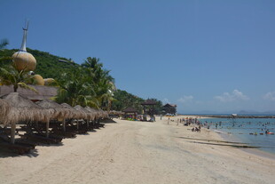 美丽沙滩度假风光