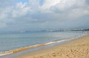 美丽海滨沙滩景色