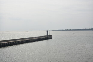 宁静海港的延伸栈桥