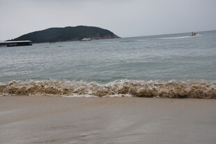 海边沙滩 海浪轻拍景象