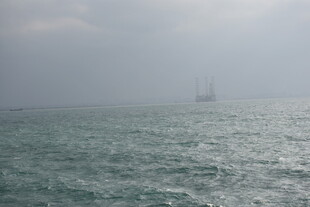 海上孤帆 朦胧海景