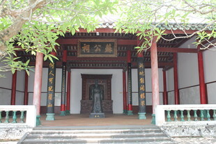 中式古建筑门前景致