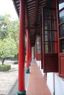 中式长廊红柱古朴景致