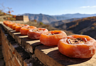 石台上的诱人柿饼