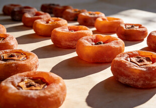 美味柿饼整齐摆放