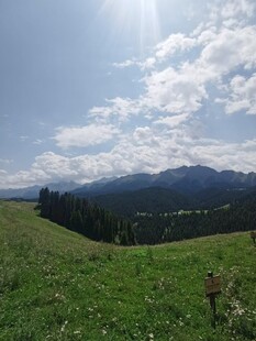 草原风光 远山与蓝天白云