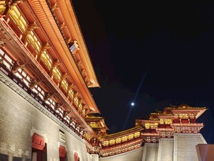 古城墙夜景 尽显古韵风采