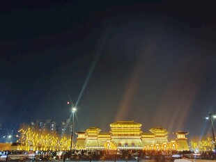 古城夜景璀璨灯火辉煌