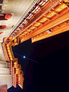 中式建筑屋檐夜景特写