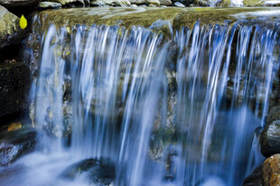 山间小瀑布流水景致