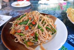 美味凉拌面 色彩诱人