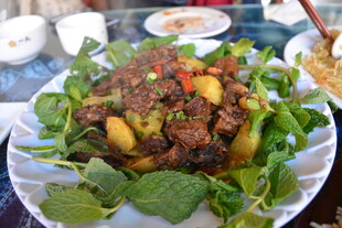 美味蔬菜拌牛肉