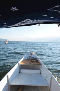 乘船于海面的开阔景象