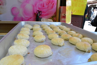 烤盘上的美味烘焙小点心