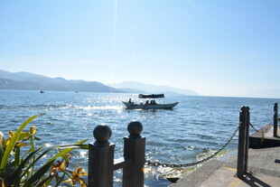 海边码头小船风景