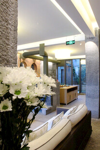 优雅酒店大堂花卉装饰